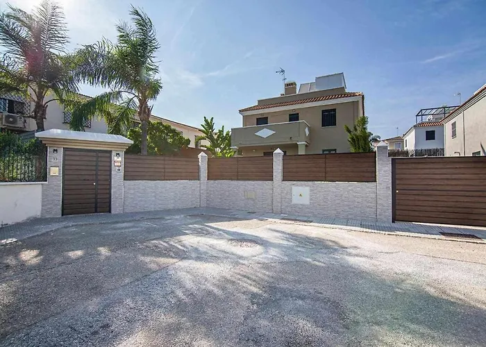 Modern Beach Villa With Parking And Private Pool
