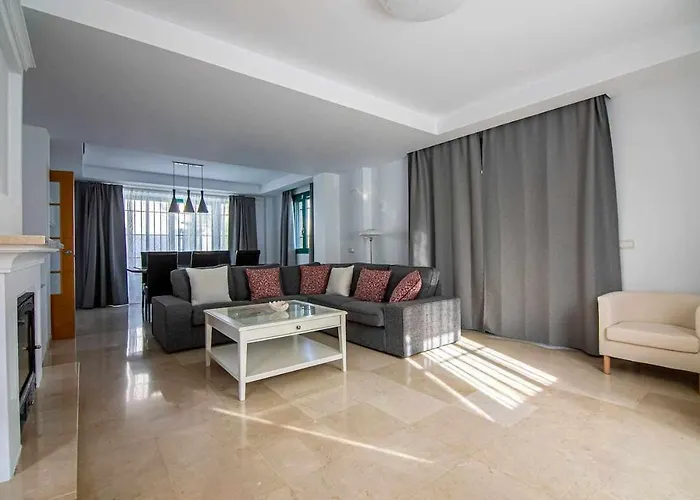 Modern Beach Villa With Parking And Private Pool