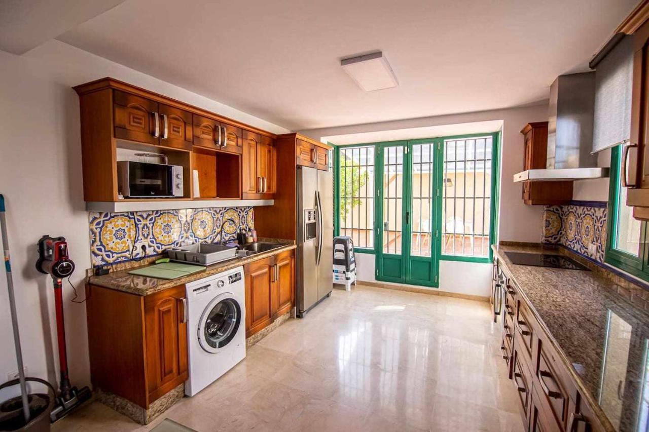 Modern With Parking And Private Pool Vil·la